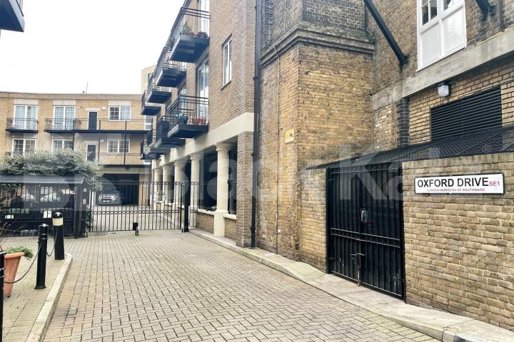Superbly located larger than average duplex apartment  Oxford Drive, Bermondsey street/ London Bridge
